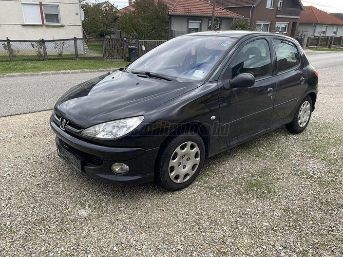 PEUGEOT 206 1.4 16V Sporty
