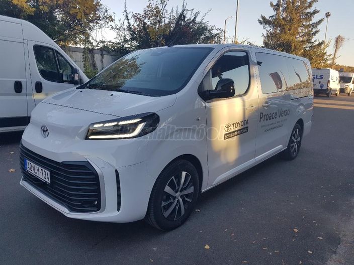 TOYOTA PROACE 2.2 D-4D Business Comfort - L2H1 (Automata) (9 személyes )