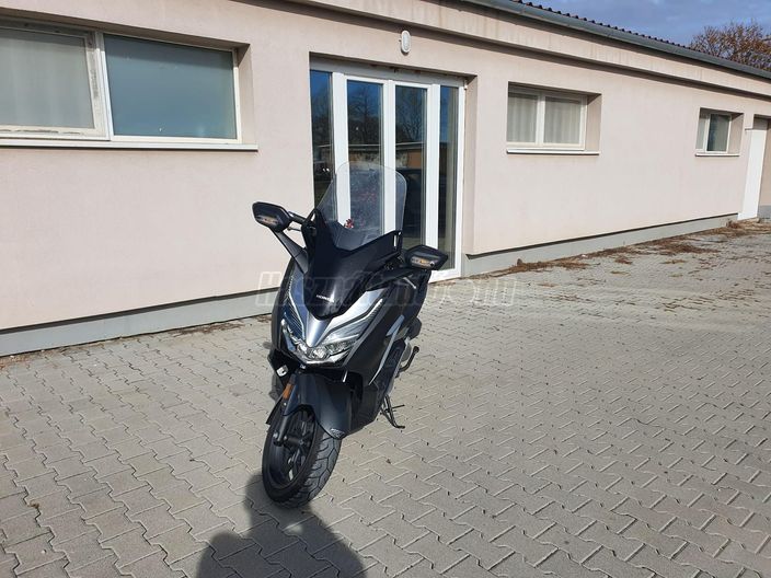 HONDA FORZA 300