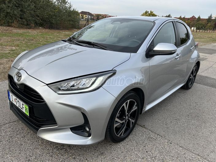 TOYOTA YARIS 1.5 Hybrid Comfort Business e-CVT