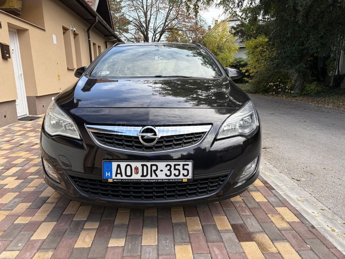 OPEL ASTRA J 1.4 Sport