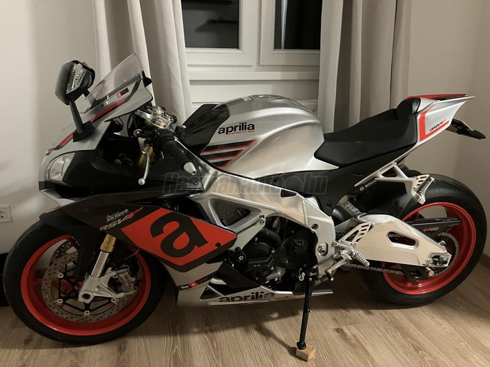 APRILIA RSV4