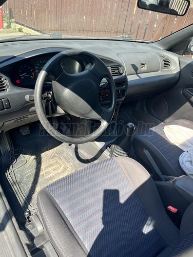 MAZDA 323 1.3i Sedan