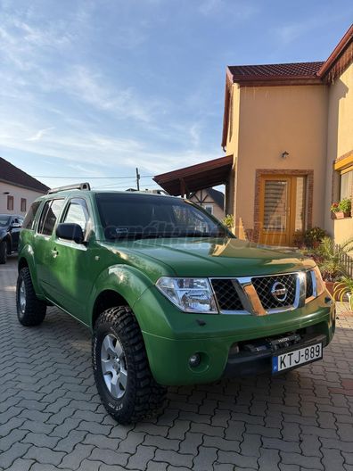 NISSAN PATHFINDER 2.5 D LE