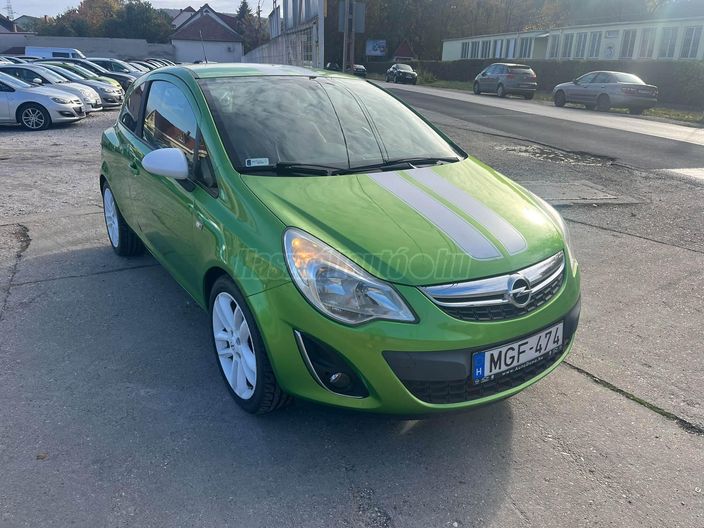 OPEL CORSA D 1.4 Sport