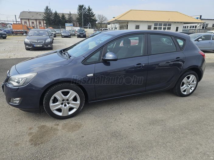 OPEL ASTRA J 1.6 Cosmo