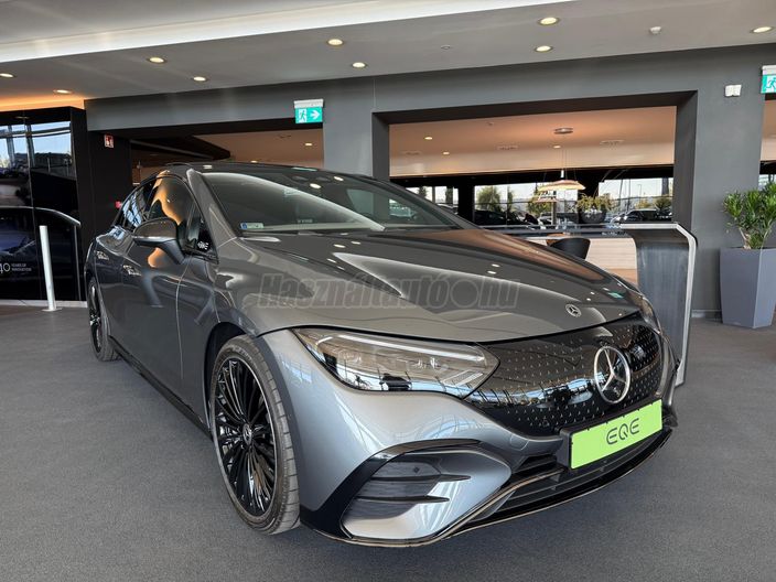 MERCEDES-BENZ EQE 300 Sentiment