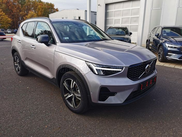 VOLVO XC40 2.0 [B3] MHEV Plus Dark DCT