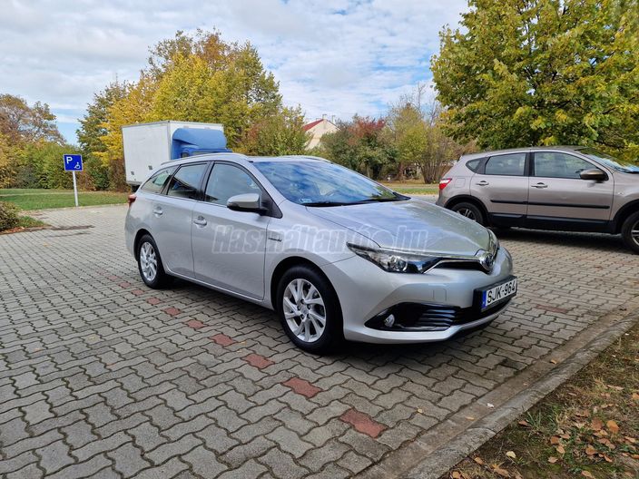 TOYOTA AURIS 1.8 HSD Active MY17 Tempomat (Automata)