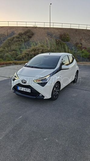 TOYOTA AYGO 1.0 x-play + style + connectivity
