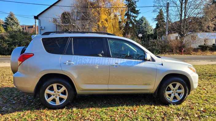 TOYOTA RAV 4