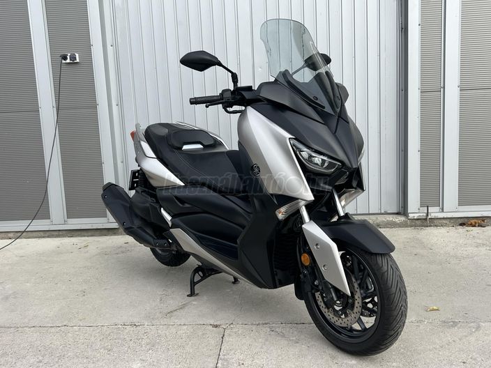 YAMAHA X-MAX 400