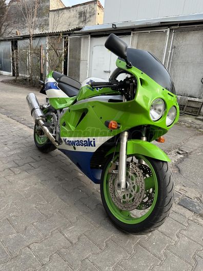 KAWASAKI ZXR 750